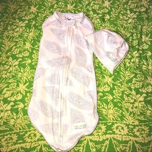Woombie Baby Swaddle & Hat (0-3 Mos)